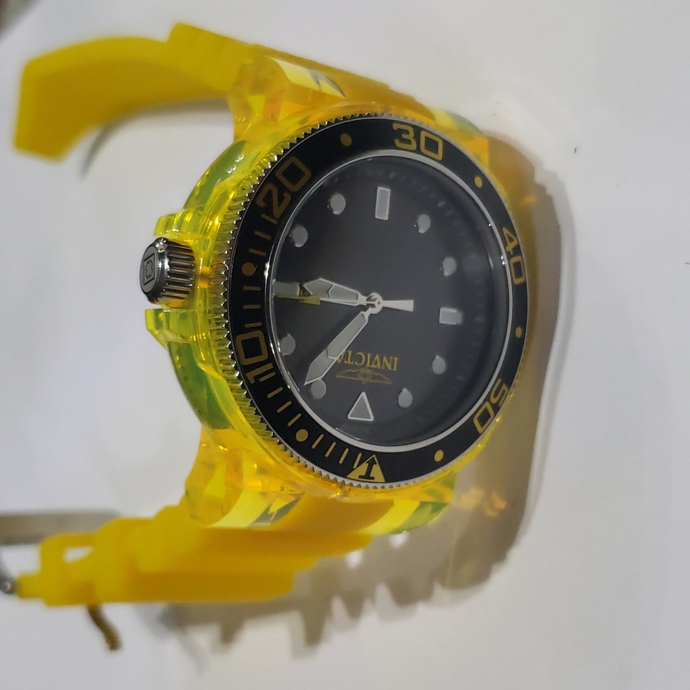 Invicta Grand Pro Diver Yello Silicone model 32328